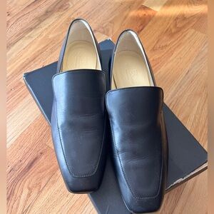 Banana Republic Luz Leather Loafer - size 9